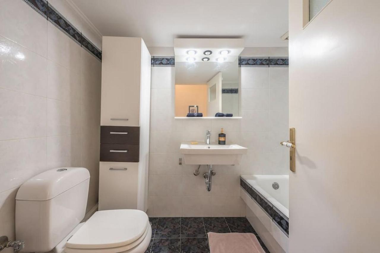 Central 3Br Apartment Next To Panormou Metro! Афины Экстерьер фото