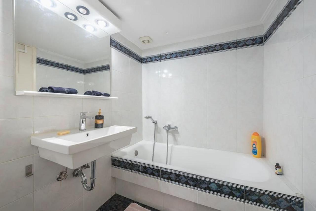 Central 3Br Apartment Next To Panormou Metro! Афины Экстерьер фото